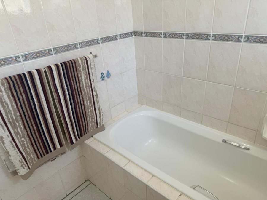2 Bedroom Property for Sale in Hartenbos Heuwels Western Cape